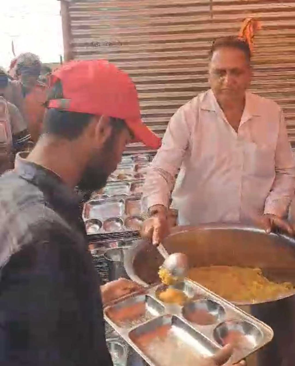 हर रोज हजारों की संख्या में श्रद्धालुओं की हो रही है सेवा